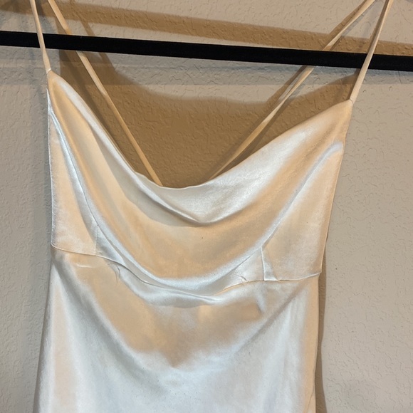 OntWelfth Silk white tank top size medium - Picture 2 of 8